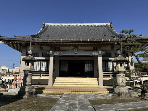 塗装工事完了後の本堂